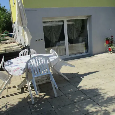 Chez Nona